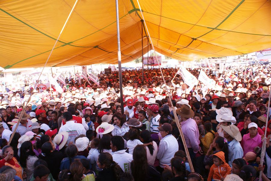 Blanca-Estela-Gmez-y-Mara-Elena-Barrera-unen-esfuerzos-para-mejorar-la-calidad-de-vida-de-Almoloya-de-Jurez-2