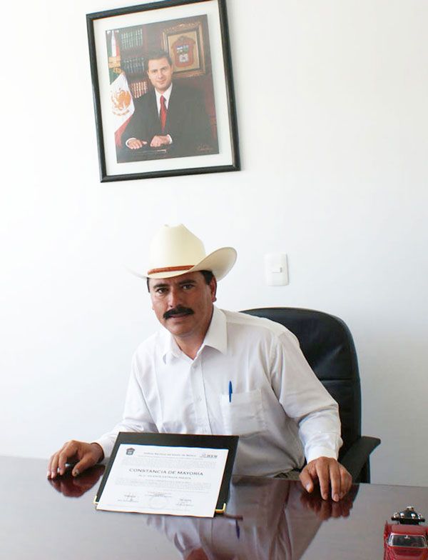 Vicente-Estrada-recibi-la-constancia-como-Presidente-Municipal-de-Almoloya-de-Jurez-1