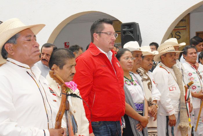 Las-tradiciones-de-los-pueblos-indgenas-reafirman-nuestra-identidad-frente-al-mundo-Ral-Domnguez-Rex