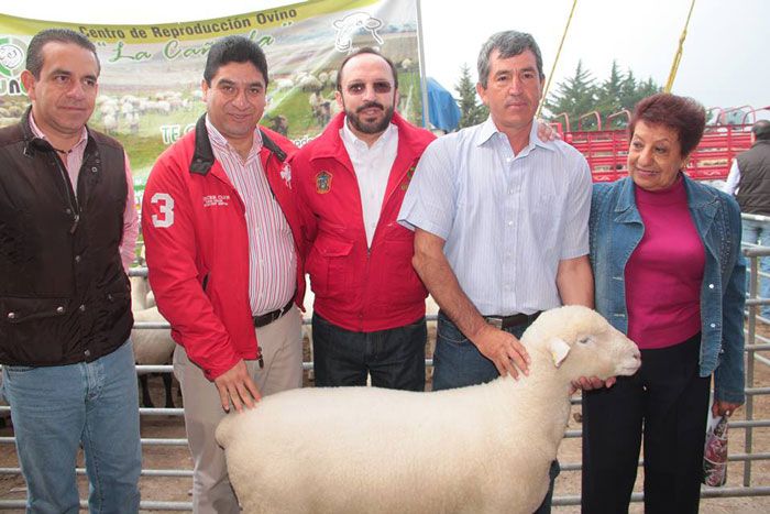 Familias-Ixtlahuaquenses--beneficiadas-con-Paquetes--de-Borregos-y-de-Aves