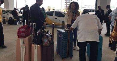 Sin señal de internet, transporte escaso y altos costos, los problemas para salir del AIFA