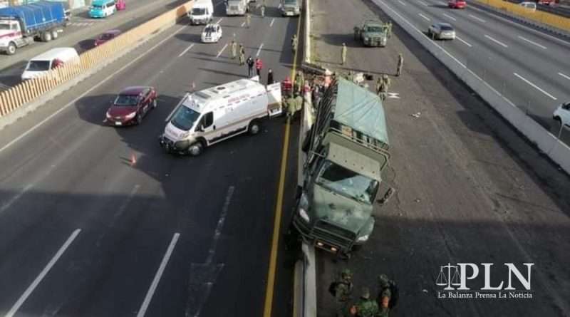 Choca camión militar en la autopista México-Puebla