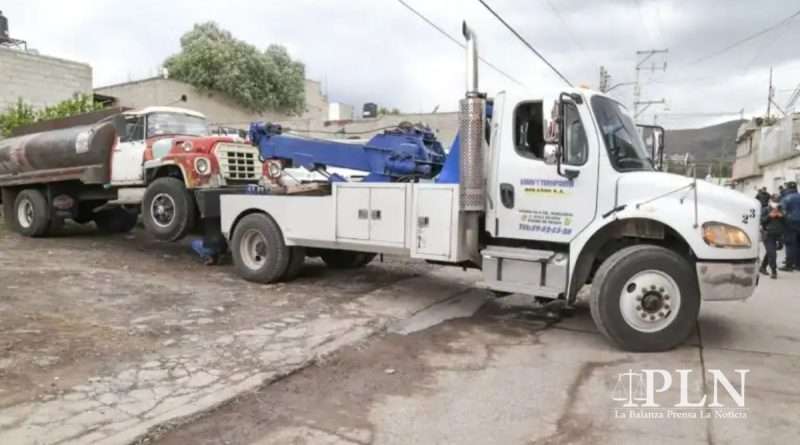 El huachicoleo del agua ocasiona cierre de calles en Ecatepec