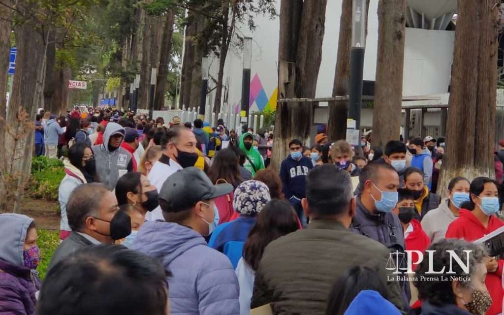 Entre peleas y discusión, niños se quedan sin vacunas en Toluca