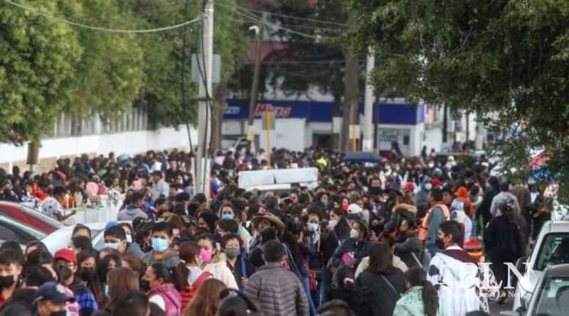 Entre peleas y discusión, niños se quedan sin vacunas en Toluca